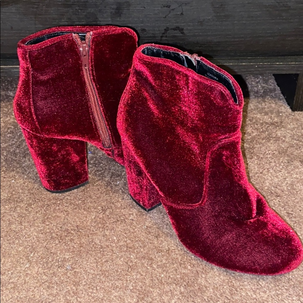 Barley Worn Size 7 Red Crushed Velvet Bootie